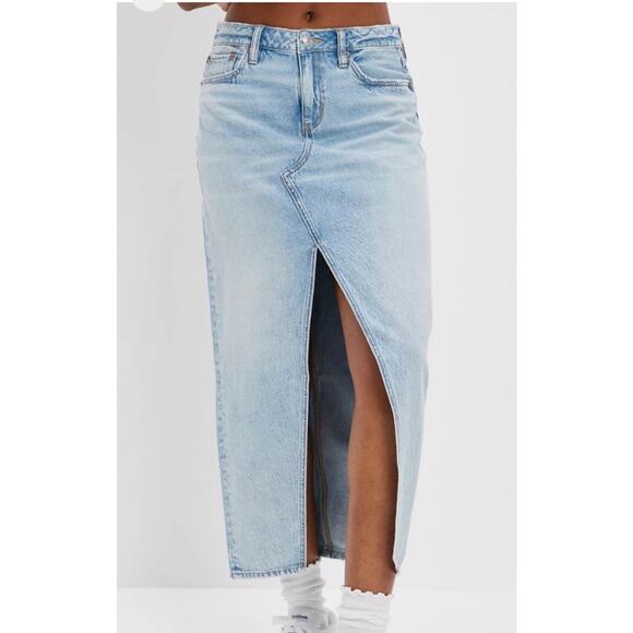 American Eagle Outfitters Dresses & Skirts - American Eagle Low-Rise Maxi Denim Medium Wash Front Slit Boho Street Skirt 12